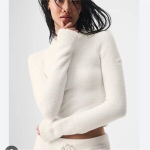 ALO Yoga Women's Ivory Sweater